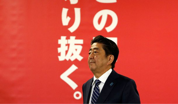 Primeiro-ministro do Japão, Shinzo Abe, durante coletiva de imprensa em Tóquio 23/10/2017 REUTERS/Toru Hanai