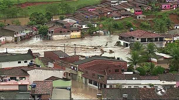 Chuvas causam destruição e mortes em Pernambuco