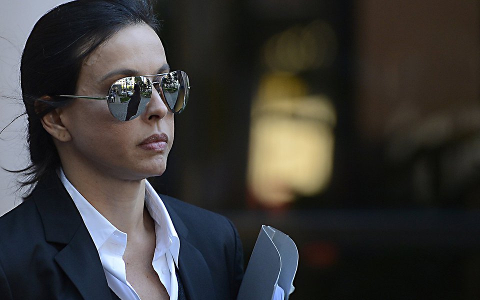Rio de Janeiro - Esposa do ex-governador Sergio Cabral, Adriana Ancelmo, deixa a 7ª Vara Federal Criminal do Rio de Janeiro após depoimento à Justiça Federal (Fernando Frazão/Agência Brasil)
