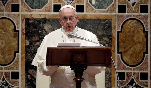 Papa Francisco para para diplomatas na Cidade do Vaticano 8/01/2018 REUTERS/Andrew Medichini/Pool