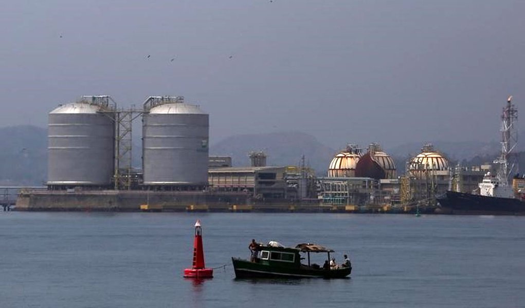 Brazil's state-run oil company Petrobras LPG fuelling stations are seen in the Guanabara bay in Rio de Janeiro, Brazil October 7, 2017. REUTERS/Pilar Olivares
