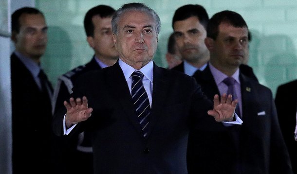 Brazil's President Michel Temer leaves a hospital in Brasilia, Brazil October 25, 2017. REUTERS/Ueslei Marcelino