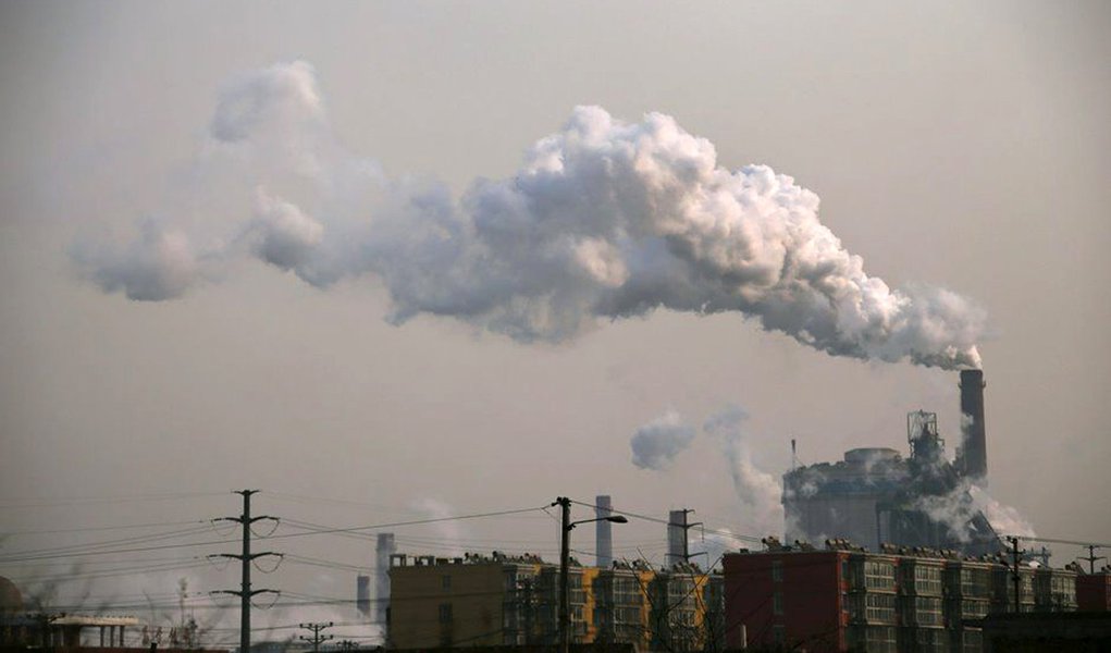 Poluição na China é mais grave no inverno, devido à  combustão de carvão para aquecimento das moradias