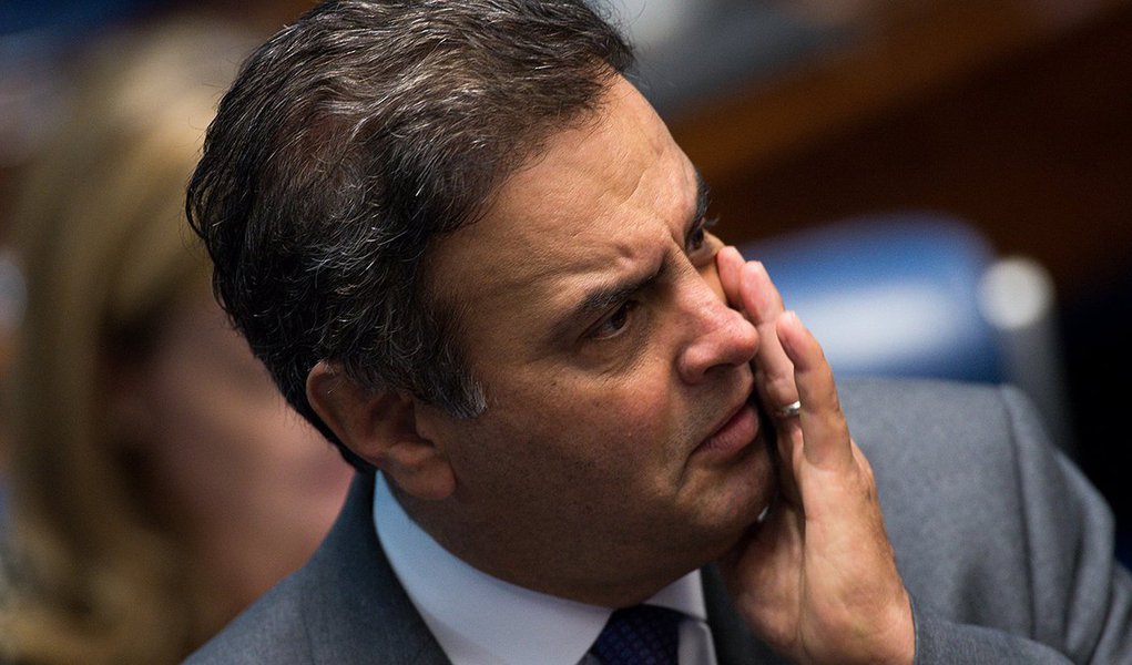 Brasília, DF, Brasil: O senador Aécio Neves durante votação do impeachment. Por 61 a 20, o plenário do Senado decide pelo impeachment de Dilma Rousseff.( Marcelo Camargo/Agência Brasil)