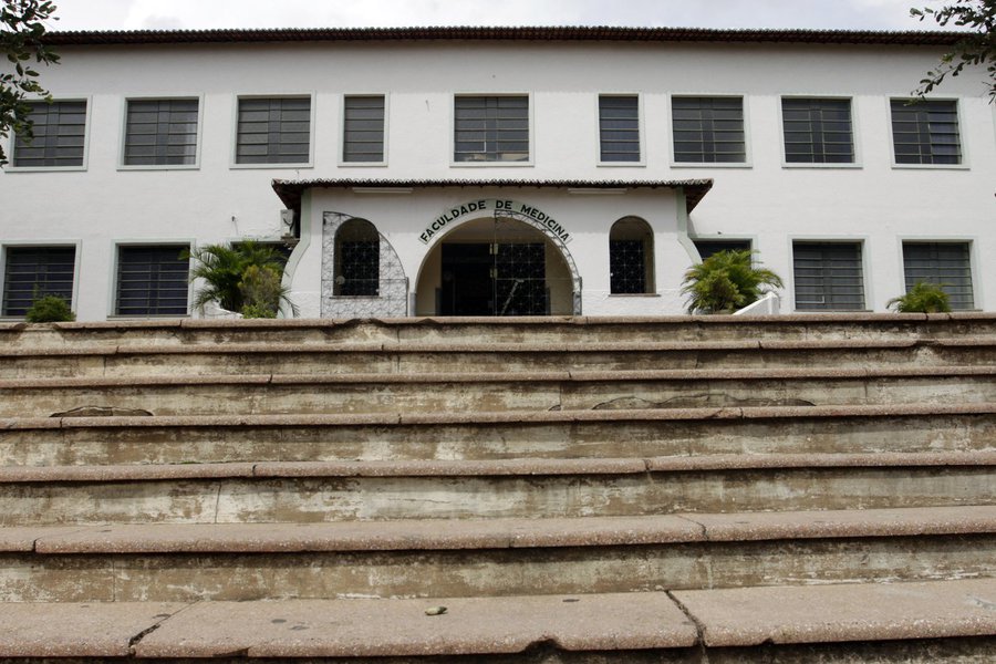 Ensino Superior no Cariri Na foto: Fachada da UFC (Faculdade de Medicina da Universidade Federal do Cear�), em Barbalha Foto: Igor de Melo, em 12/02/2011