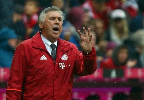 Football Soccer - Bayern Munich v FC Ingolstadt 04 - German Bundesliga - Allianz-Arena, Munich, Germany - 17/09/16 Bayern Munich's coach Carlo Ancelotti reacts. REUTERS/Michael Dalder