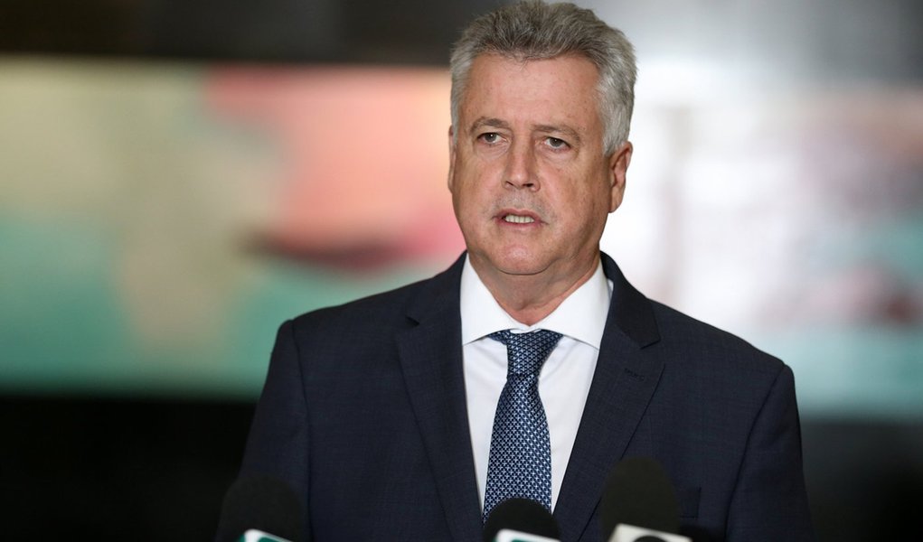 Brasília - O governador do Distrito Federal, Rodrigo Rollemberg, fala à imprensa, após encontro com o presidente interino, Michel Temer (Valter Campanato/Agência Brasil)