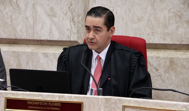 Presidente do Tribunal Federal da 4ª Região (TRF-$), Carlos Eduardo Thompson Flores Lenz