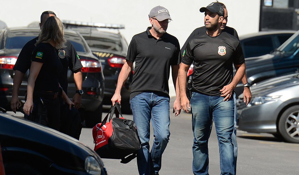 Rio de Janeiro - Policiais federais cumprem mandado de prisão preventiva contra o ex-secretário estadual de Saúde do Rio e ex-diretor do Instituto Nacional de Traumatologia e Ortopedia (Into), Sérgio Côrtes ( Tânia Rêgo/Agência Brasil)