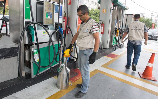 O Governador de São Paulo, durante fiscalização aos postos de gasolina. Local: São Paulo. Data: 17/10/2016 Foto: Ciete Silvério/A2IMG