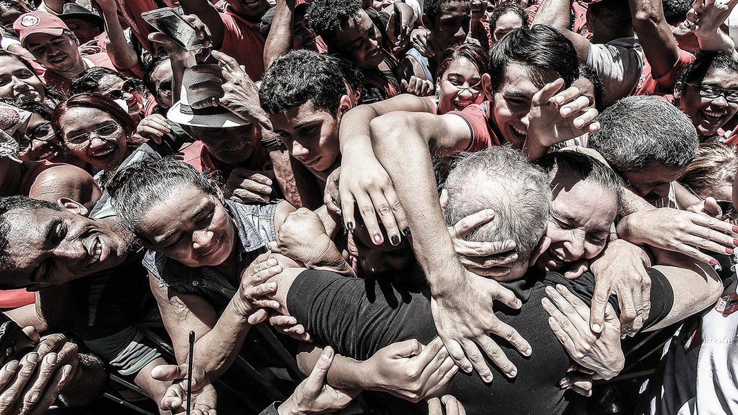 Barbalha- CE- Brasil- Ex-presidente Lula é recebido por militantes na cidade de Barbalha. Lula participa de comícios nas cidades de Fortaleza, Barbalha e Iguatu. Foto: Ricardo Stuckert/ Instituto Lula