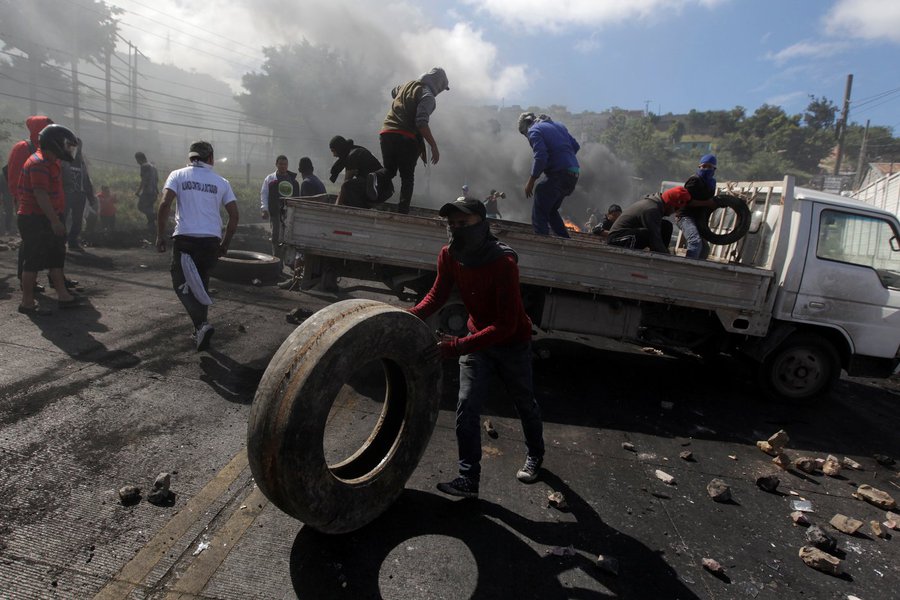 Apoiadores de Nasralla protestam em Tegucigalpa 1/12/2017 REUTERS/Jorge Cabrera