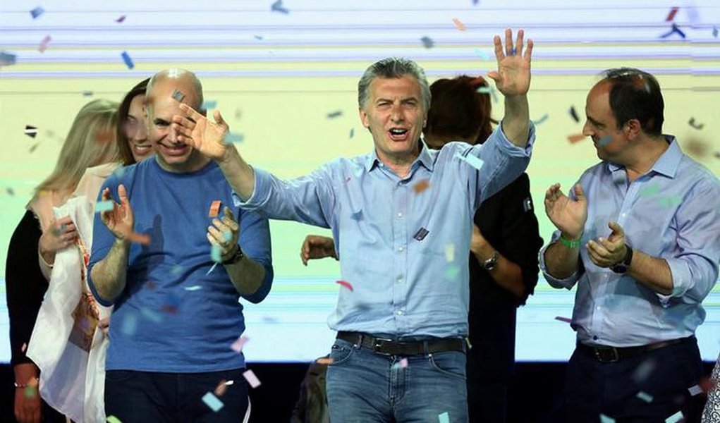 Presidente da Argentina, Mauricio Macri, comemora resultado de eleição parlamentar em sede da campanha, em Buenos Aires 22/10/2017 REUTERS/Marcos Brindicci