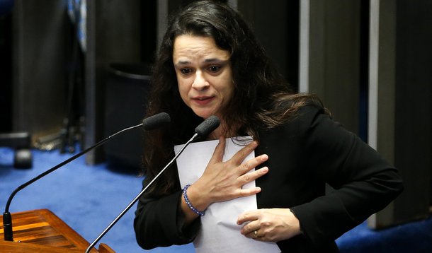 Brasília - A advogada de acusação, Janaína Paschoal, fala durante o quinto dia do julgamento final do processo de impeachment da presidenta afastada Dilma Rousseff, no Senado Federal (Marcelo Camargo/Agência Brasil)