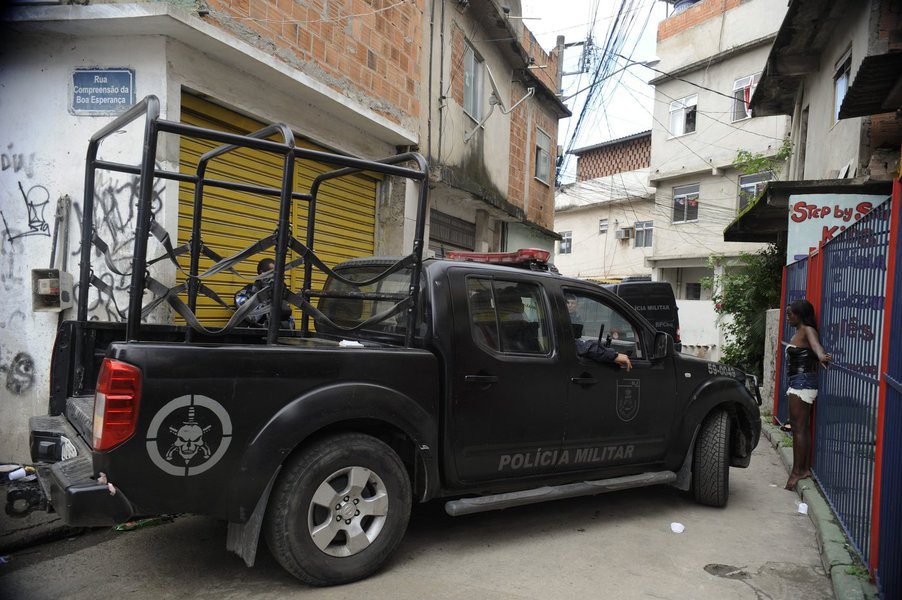 Instala��o de UPP na comunidade do Caj�