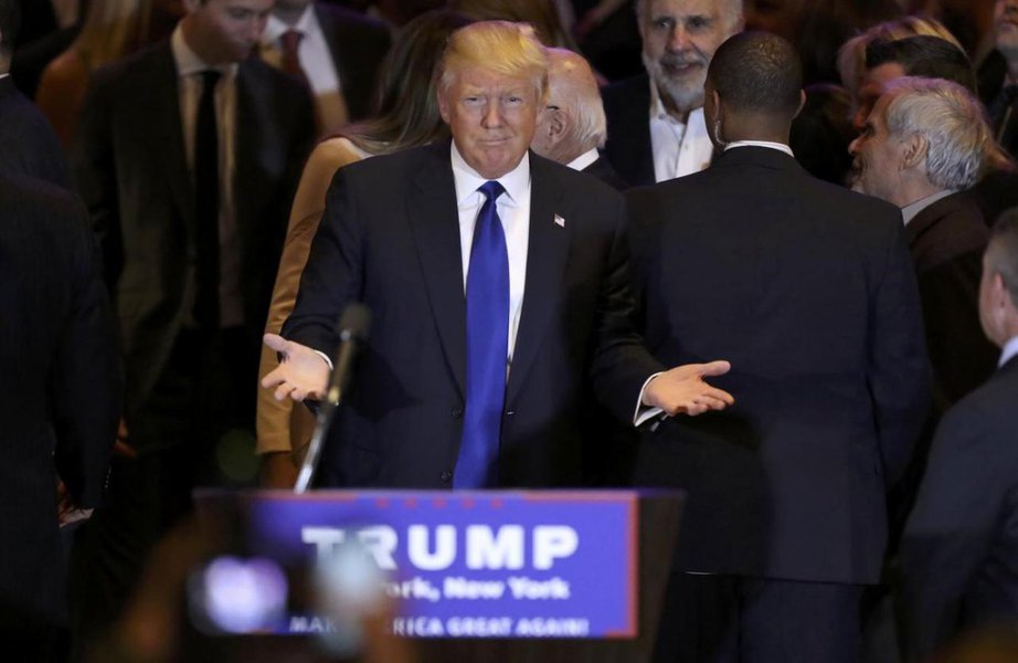 Republican U.S. presidential candidate Donald Trump gestures at his New York presidential primary night rally in Manhattan, New York, U.S., April 19, 2016. REUTERS/Carlo Allegri
