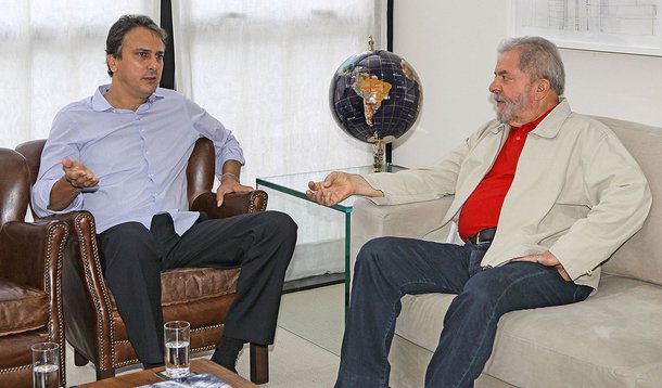 10/11/2014- São Paulo- SP, Brasil- O ex-presidente Lula se encontra com o governador eleito do Ceará, Camilo Santana (PT), no Instituto Lula. Foto: Heinrich Aikawa / Instituto Lula