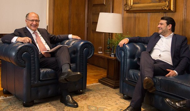 O Governador de São Paulo, Geraldo Alckmin, juntamente com os Secretários: Samuel Moreira (Casa Civil), Luiz Souto Madureira (Adjunto da Justiça e da Defesa e Cidadania), Leonardo de Moraes Barros