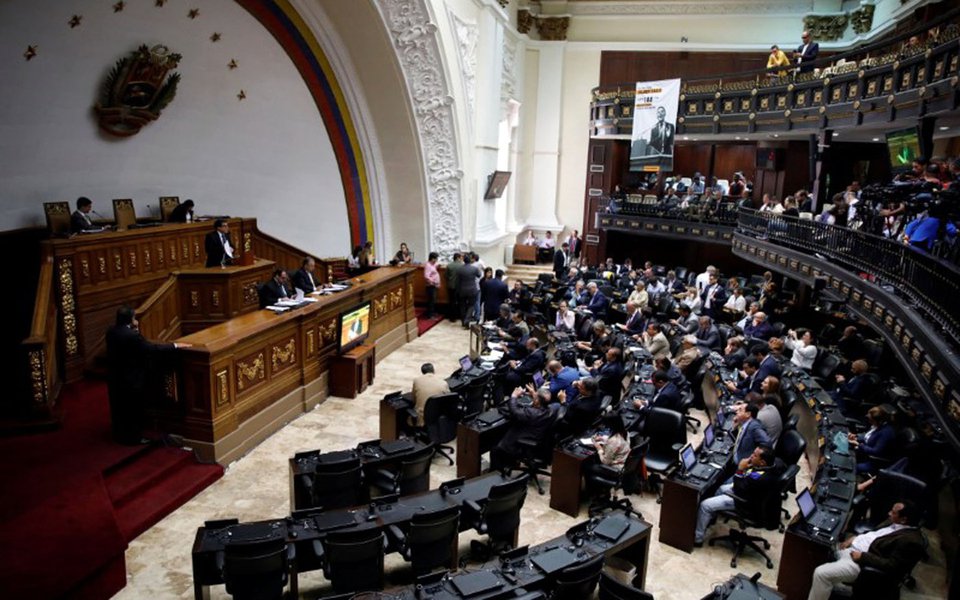 Deputados da Assembleia Nacional da Venezuela durante sessão em Caracas 18/07/2017 REUTERS/Carlos Garcia Rawlins