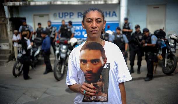 Na foto, Elizabeth Gomes, esposa de Amarildo.