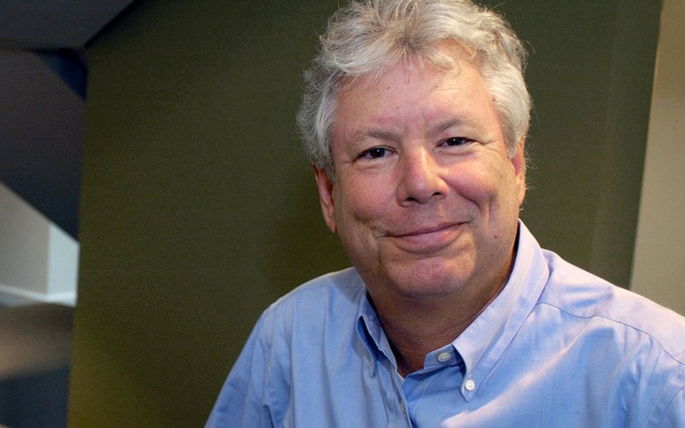 Economista norte-americano Richard Thaler, vencedor do prêmio Nobel de Economia de 2017, posa para foto 09/10/2017 University of Chicago Booth School of Business/Divulgação via REUTERS
