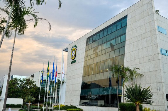 Sede da CBF, na Barra da Tijuca, sem o nome do ex-presidente José Maria Marin, preso em investigação internacional que apura casos de corrupção e fraudes na Fifa (Fernando Frazão/Agência Brasil)