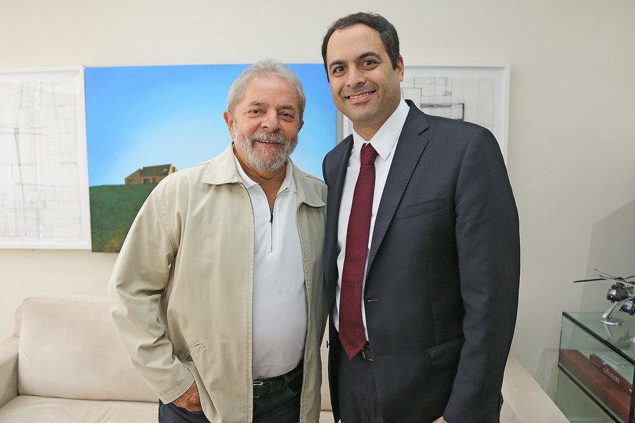 05-02-2015 - São Paulo - O ex presidente Lula, recebe o governador de Pernambuco, Paulo Câmara, durante encontro na sede do Instituto Lula em São Paulo. Foto: Ricardo Stuckert/ Instituto Lula