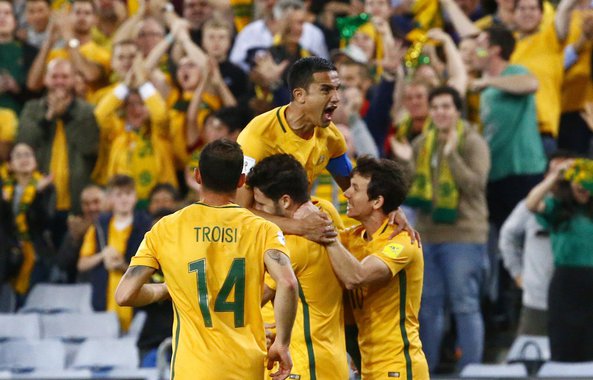 Tim Cahill, da Austrália, comemora gol com time, durante partida contra a Síria, em Sydney 10/10/2017 REUTERS/David Gray