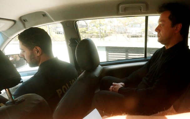 Presidente da JBS, Wesley Batista, em carro da PF em São Paulo 13/09/2017 REUTERS/Leonardo Benassatto