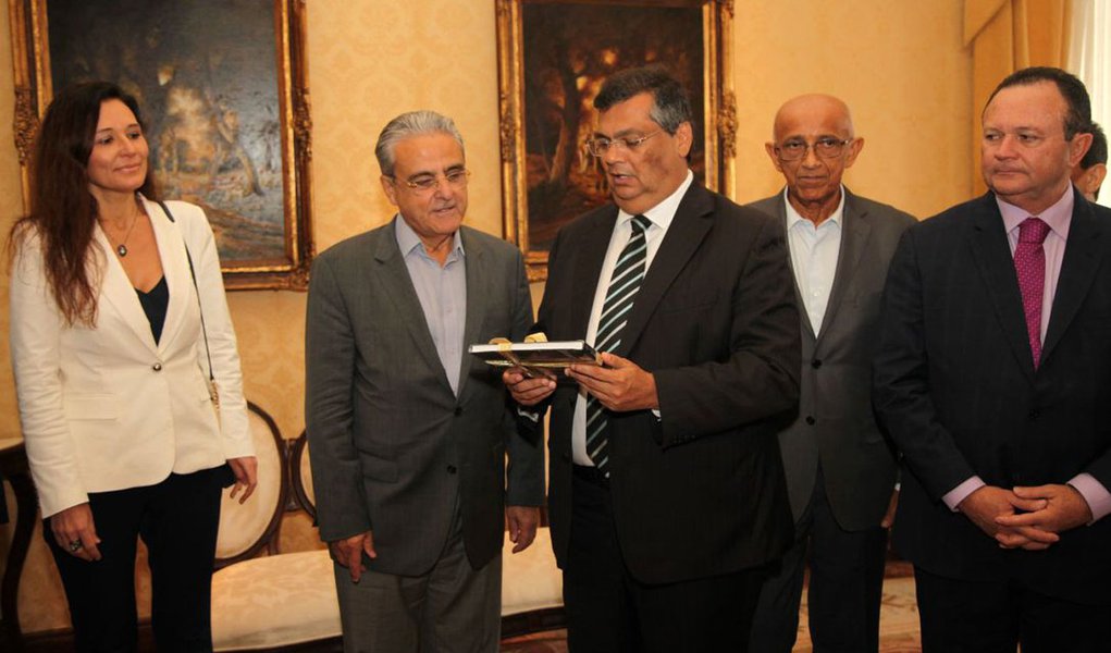 Governador Flávio Dino, presidente da Confederação Nacional da Indústria, Robson Braga e demais presentes no encontro. Foto: Handson Chagas/Secap (Foto: Voney Malta) Governador Flávio Dino, presidente da Confederação Nacional da Indústria, Robson Braga e demais presentes no encontro. Foto: Handson Chagas/Secap