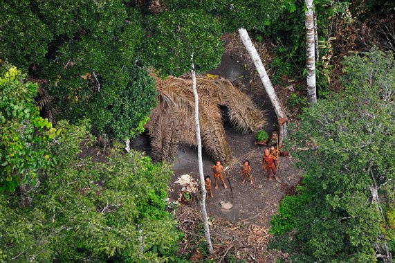 Tribo isolada, índios, Amazonas, aldeia