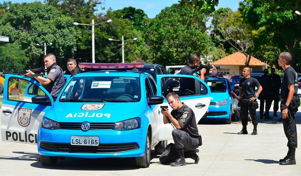 Rio de Janeiro- RJ- Brasil- 03/03/2015- Policiais da Unidade de Polícia Pacificadora (UPP) São João estão participaram do treinamento de técnicas de abordagem, patrulha, autoproteção, armamento e primeiros socorros (Tânia Rêgo/Agência Brasil)