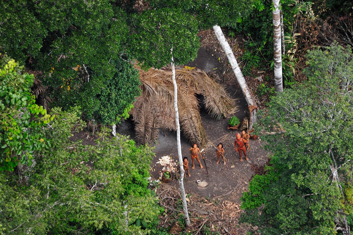 Tribo isolada, índios, Amazonas, aldeia