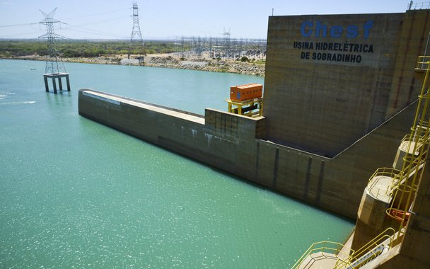 Sobradinho - A Usina Hidrelétrica de Sobradinho tem capacidade total de 1050 megawatts, mas com a falta de água só tem sido possível gerar cerca de 160 megawatts (Marcello Casal Jr/Agência Brasil)