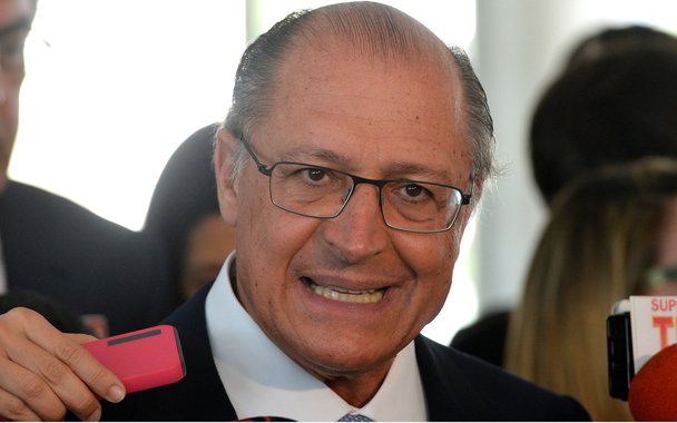 Brasília- DF- Brasil- 10/11/2014- O governador de São Paulo, Geraldo Alckmim, fala à imprensa após audiência com a presidenta Dilma Rousseff, no Palácio do Planalto (Wilson Dias/Agência Brasil)