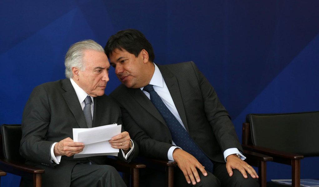 Brasília - Presidente Michel Temer e o ministro da Educação, Mendonça Filho, durante cerimônia de assinatura da MP para reestruturação do ensino médio (Valter Campanato/Agência Brasil)