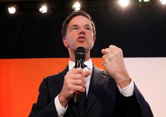 Premiê holandês Mark Rutte fala aos apoiadores em Haia 15/7/2017 REUTERS/Yves Herman