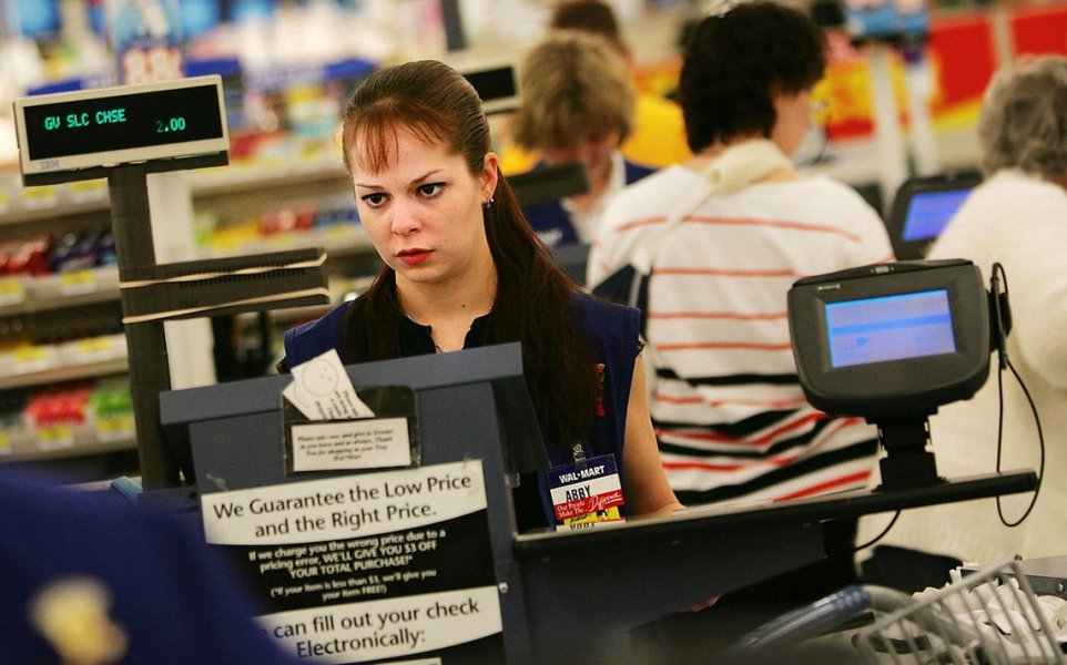 diferença salaria homens e mulheres, caixa, wallmart