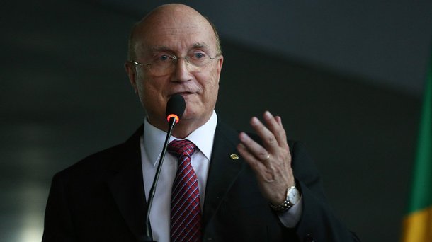 Brasília - Novo ministro da Justiça e Segurança Pública, Osmar Serraglio, discursa na solenidade de transmissão de cargo no ministério (Fabio Rodrigues Pozzebom/Agência Brasil)