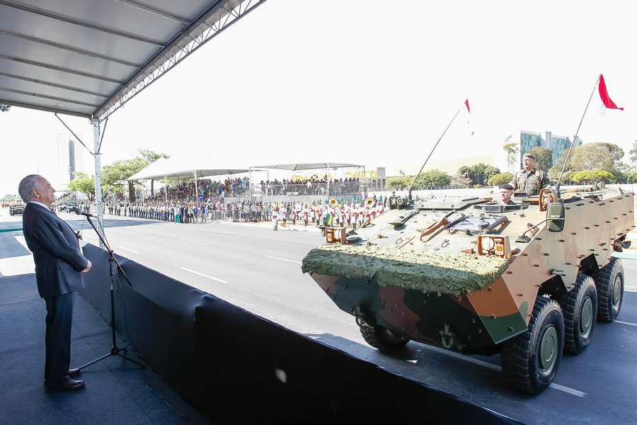 Presidente Michel Temer durante o desfile cívico de 7 de Setembro por ocasião ao Dia da Pátria. (Brasília - DF, 07/09/2016) Foto: Beto Barata/PR