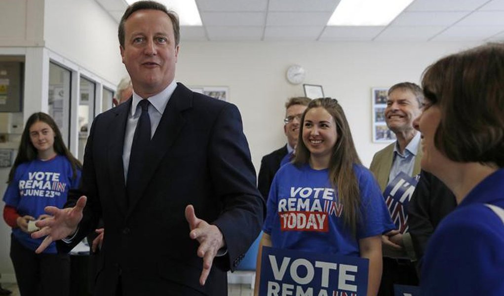 Cameron faz campanha pela permanência britânica na UE. 21/6/2016. REUTERS/Adrian Dennis