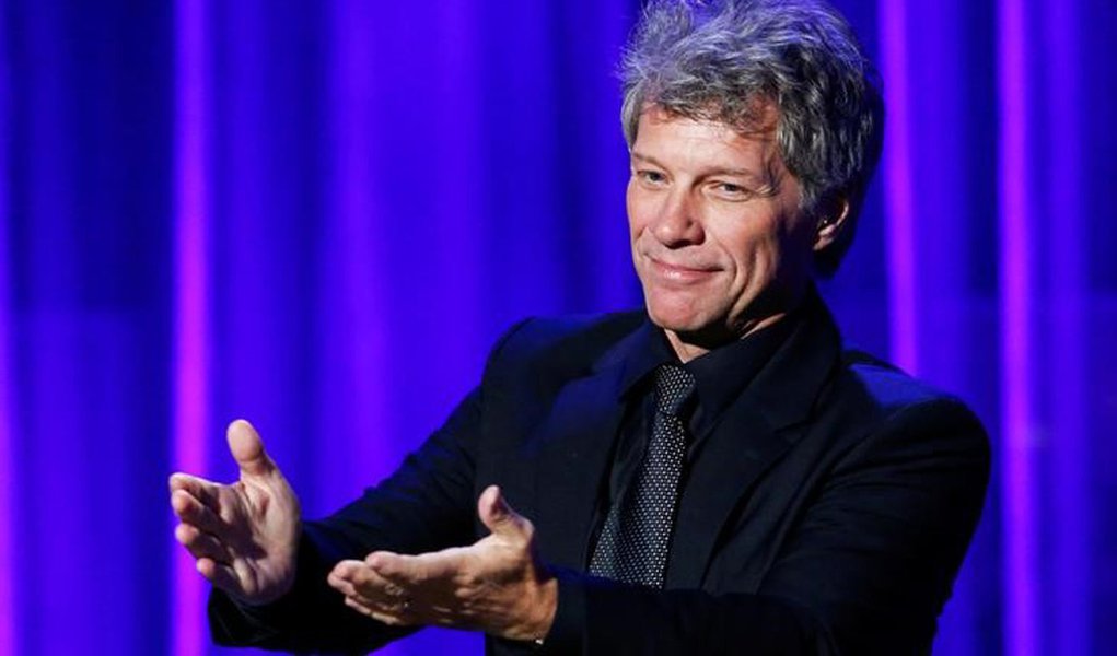 Singer John Bon Jovi performs during the Clinton Global Citizen Award in New York, U.S., September 19, 2016. REUTERS/Eduardo Munoz/File Photo