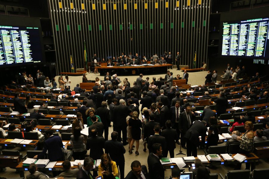 Câmara aprova texto-base do pacote anticorrupção