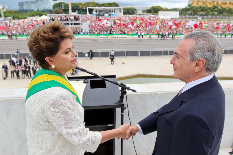 Dilma Rousseff e seu vice, Michel Temer, na posse em 2014
