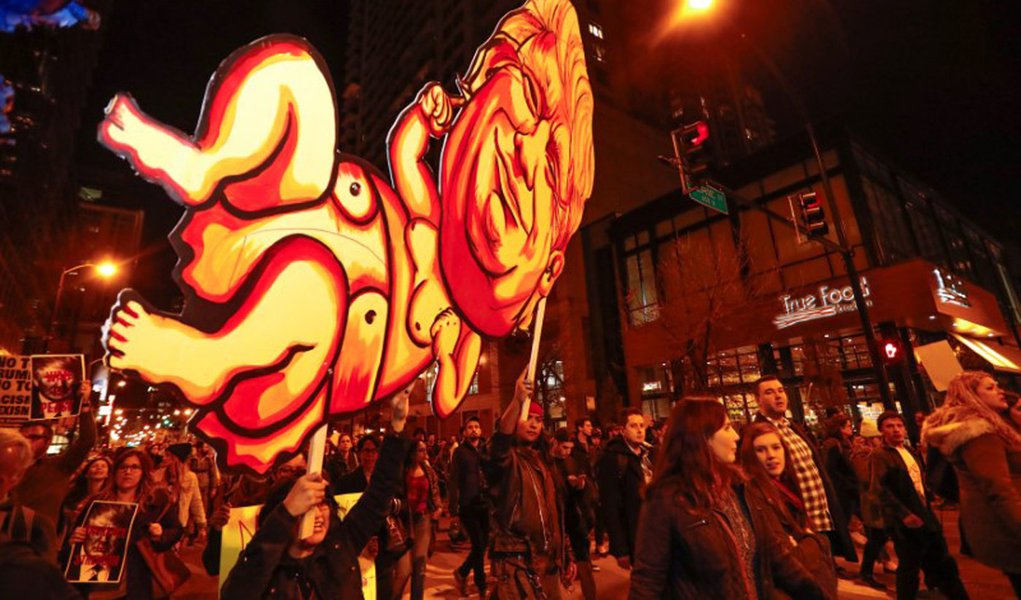 Protesters walk during a protest in Chicago. REUTERS/Kamil Krzacznski