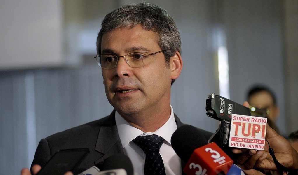 Senador Lindbergh Farias (PT-RJ) concede entrevista.