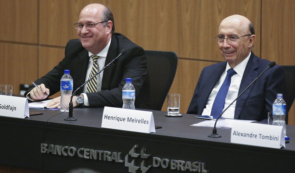 Brasília - Cerimônia de transferência da presidência do Banco Central, participam o novo presidente, Ilan Goldfajn e o ministro da Fazenda Henrique Meirelles (Fabio Rodrigues Pozzebom/Agência Brasil)