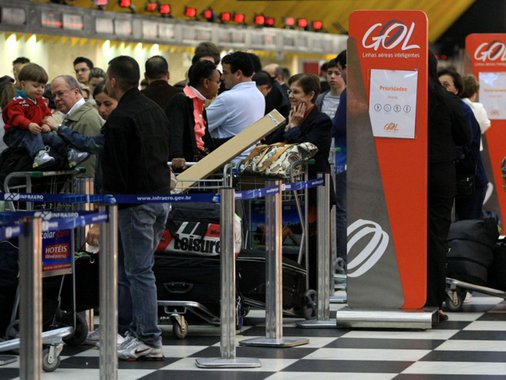 CONG09 S√ÉO PAULO/SP 03/08/2010 MOVIMENTO CONGONHAS CIDADES - Movimento no sagu√£o de check-in da Cia A√©rea Gol no Aeroporto de Congonhas na manh√£ de hoje. FOTO: H√âLVIO ROMERO/AE