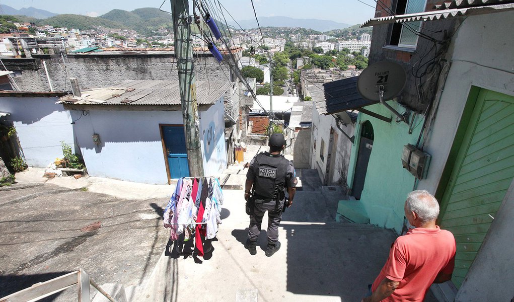 Início das operações da Companhia Destacada da Praça Seca. Morro São José Operário.