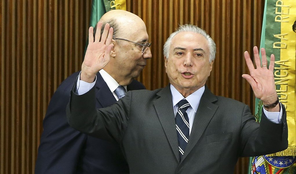 Brasília - O ministro da Fazenda, Henrique Meirelles, e o presidente interino Michel Temer durante reunião com líderes da Câmara e do Senado, no Palácio do Planalto. (Marcelo Camargo/Agência Brasil)